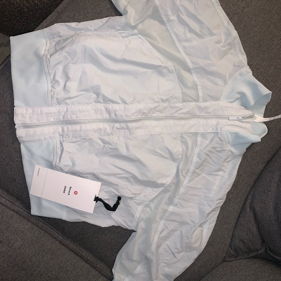 Lululemon “serve it jacket” - Picture 2 of 5